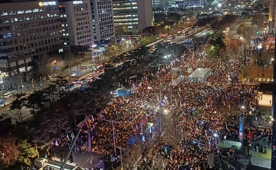 Korea people with their Korea light stick