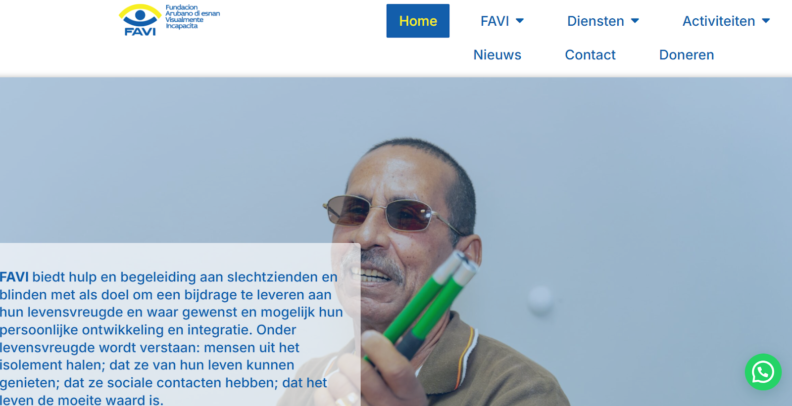 A person holding two pens

Description automatically generated