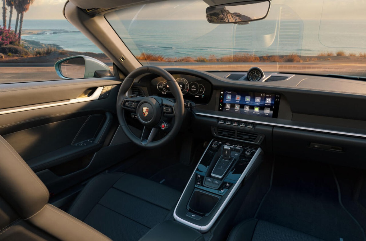 بورش 911 كاريرا 4S 2025 تحصل على زيادة في القوة ومكابح محسنة من طراز GTS لتعزيز الأداء الرياضي. 