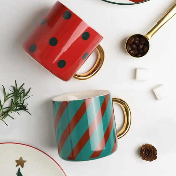 Holiday-Themed cup Gifts