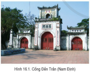 BÀI 16. CÔNG CUỘC XÂY DỰNG ĐẤT NƯỚC THỜI TRẦN (1226- 1400)1. Sự thành lập của nhà TrầnCâu 1: Đọc thông tin và quan sát hình 16.1, hãy mô tả sự thành lập của nhà Trần và nêu vai trò của Trần Thủ Độ đối với sự thành lập của nhà Trần.Đáp án chuẩn:- Năm 1224, vua lập công chúa Chiêu Thánh làm Hoàng thái tử và sau đó truyền ngôi cho Lý Chiêu Hoàng.- Năm 1226, Trần Thủ Độ sắp đặt Lý Chiêu Hoàng nhường ngôi cho chồng là Trần Cảm, thành lập nhà Trần và giúp đất nước ổn định sau thời kỳ loạn lạc.2. Tình hình chính trịCâu 1: Đọc thông tin và tư liệu, hãy trình bày những nét chính về tình hình chính trị của Đại Việt dưới thời Trần.Đáp án chuẩn:Bộ máy nhà nước tổ chức theo chế độ quân chủ trung ương tập quyền, gồm ba cấp: triều đình (do vua đứng đầu), các đơn vị hành chính trung gian (lộ, phủ, huyện, châu) và cấp hành chính cơ sở (hương, xã).3. Tình hình kinh tếCâu 1: Đọc thông tin và tư liệu, quan sát hình 16.1, 16.2, hãy:- Trình bày những nét chính về tình hình kinh tế thời Trần.- Cho biết mối quan hệ giữa sự phát triển kinh tế thủ công nghiệp và thương nghiệp.Đáp án chuẩn:- Nông nghiệp: kêu gọi dân phiêu tán trở về quê cũ sản xuất, khuyến khích khai khẩn đất hoang, đẩy mạnh việc làm thuỷ lợi- Thủ công nghiệp: đúc tiền, sản xuất vũ khí, đóng thuyền, dệt vải lụa... - Thương mại: thăng Long là trung tâm kinh tế, buôn bán sầm uất của cả nước4. Tình hình xã hộiCâu 1: Đọc thông tin và tư liệu, hãy trình bày tình hình xã hội thời Trần và rút ra nhận xét.Đáp án chuẩn:- Tầng lớp vương hầu và quý tộc Trần chiếm địa vị đặc biệt trong xã hội, sở hữu nhiều ruộng đất và nô tì.- Nông dân, thợ thủ công và thương nhân là nhóm lực lượng sản xuất chính.=> Nhận xét: Mâu thuẫn giữa nông dân, tá điền, nô tì và địa chủ, quý tộc leo thang, gây ra nhiều cuộc khởi nghĩa.5. Tình hình văn hóaCâu 1: Đọc thông tin, tư liệu và quan sát hình 16.2, hình 16.3, hãy trình bày những nét chính về văn hoá thời Trần.Đáp án chuẩn:- Nho giáo và Đạo Phật được tôn trọng và phát triển.- Văn học chữ Hán và chữ Nôm phong phú, thể hiện lòng yêu nước và niềm tự hào dân tộc.- Phát triển kiến trúc cung đình và tôn giáo, cùng với điêu khắc nghệ thuật.LUYỆN TẬP- VẬN DỤNG