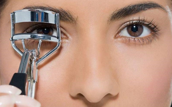 Bật mí cách chuốt mascara đẹp, không bị vón cục cực dễ!