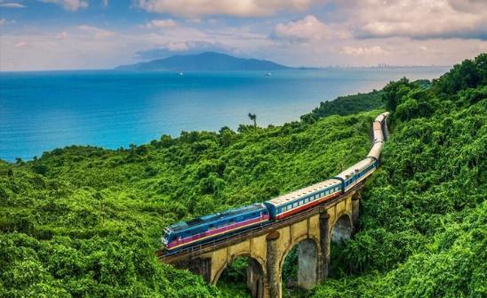 Chuyến tàu di sản qua đường sắt đẹp nhất Việt Nam, vé hơn 100.000 đồng, du  khách nhận xét: Rất đáng thử!