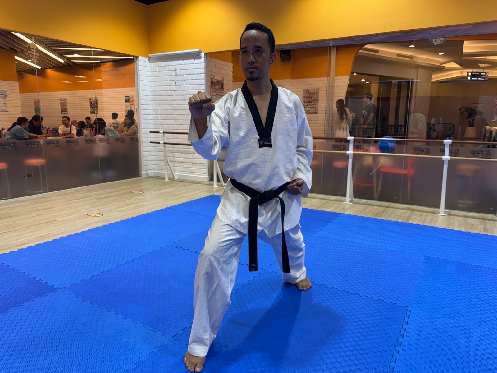 Taekwondo Blocks Techniques - Outside Middle Block (Momtong-Bakkat-Makgi) 