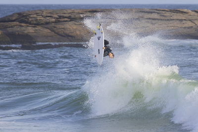 Mateus Herdy na segunda nota 10 da história do Corona Saquarema Pro (Foto: WSL / Daniel Smorigo)