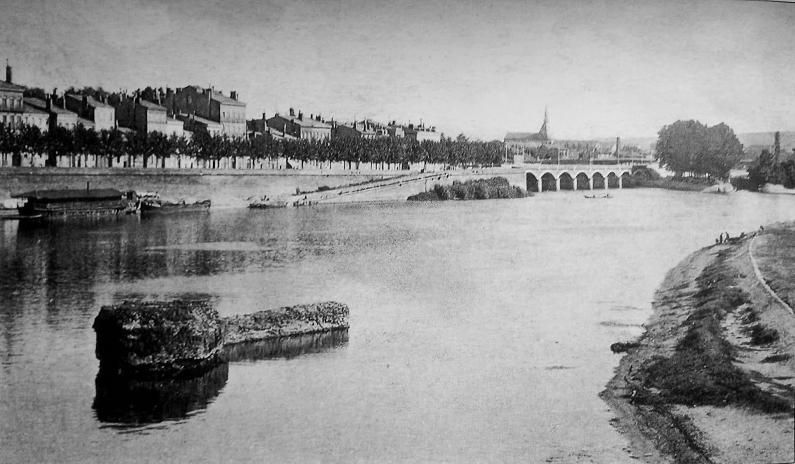 Les ruines du Pont-Vieux, le rocher de Callèbe