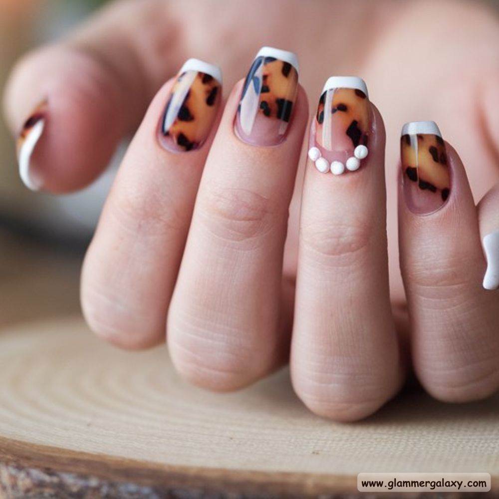 Neutral Winter Nails having Layered Tortoise Shell
