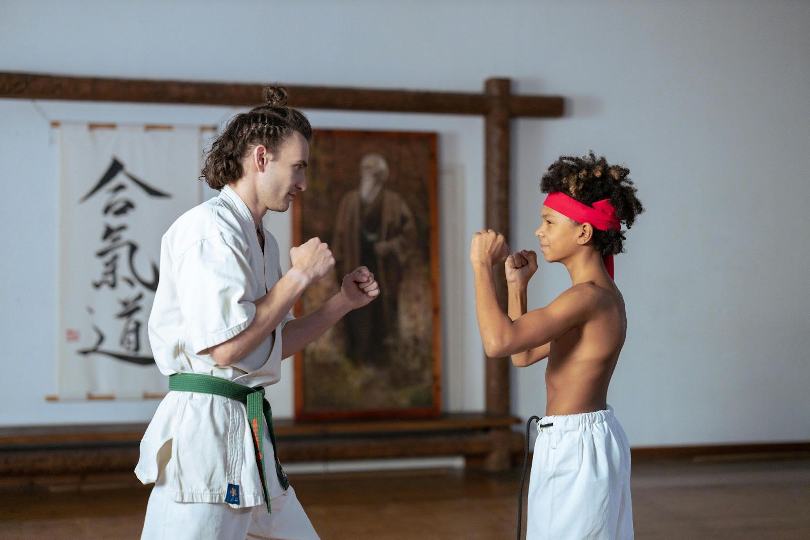 Two martial arts student facing each other in a ready stance with their arms in boxing position