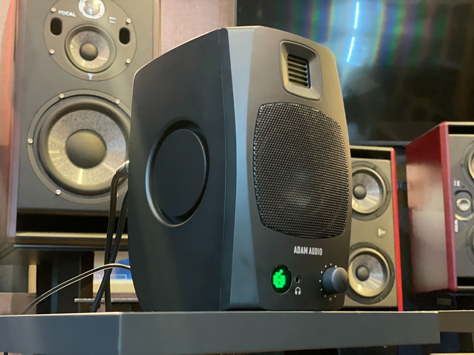 ADAM AUDIO新製品「D3V」抜群すぎるコスパに驚き。ADAMらしらも ADAM AUDIO新製品「D3V」抜群すぎるコスパに驚き。ADAMらしらも