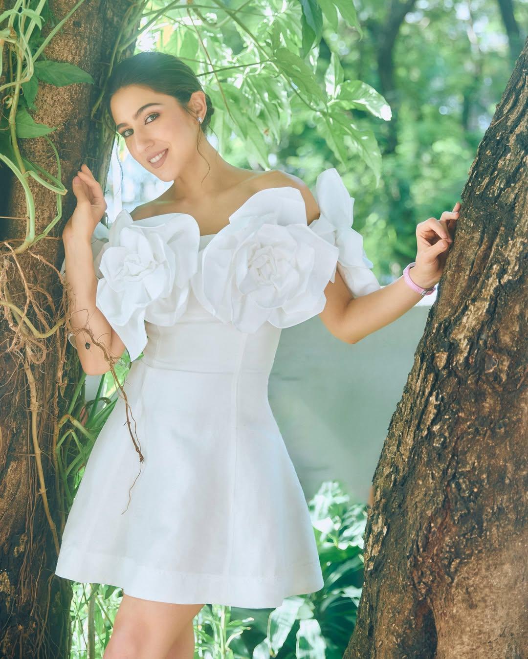 A person in a white dress

AI-generated content may be incorrect.