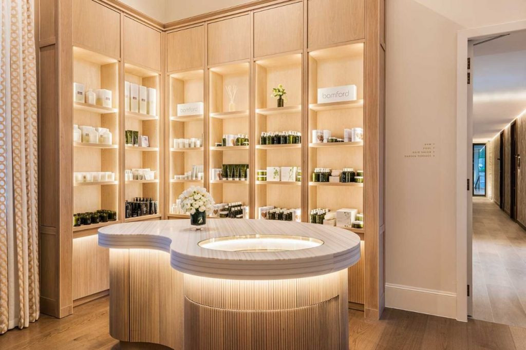 Tại sao kệ gỗ lại là sự lựa chọn hoàn hảo cho spa?