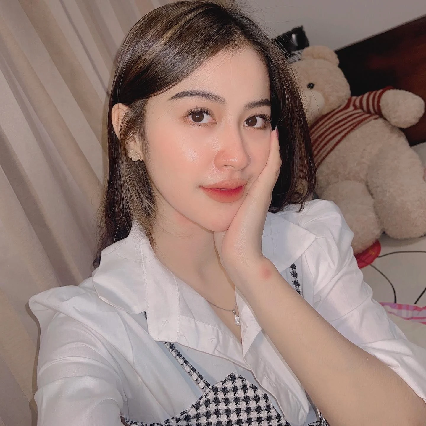 Gadis Indo: Imut, Polos, Memikat, gadis imut, cewek polos, wanita indo