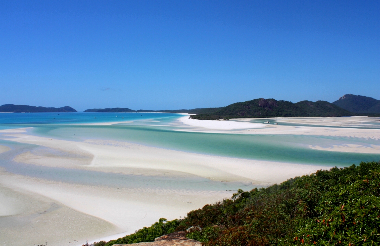 Exploring the Crystal Waters: Discover the 10 World's Bluest Beaches