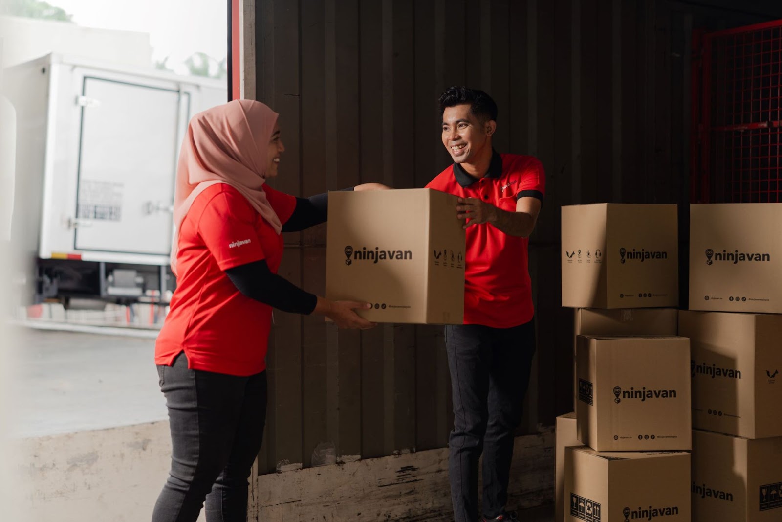 Last-mile delivery solutions by Ninja Van ensuring timely delivery for FMCG customers in Malaysia.