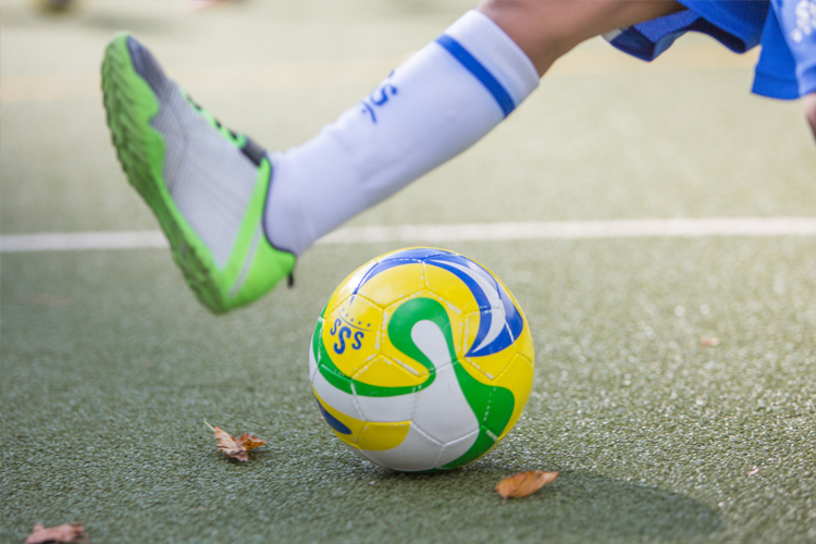 Keterampilan yang Harus Dikuasai sebagai Pivot - Operan Backheel 