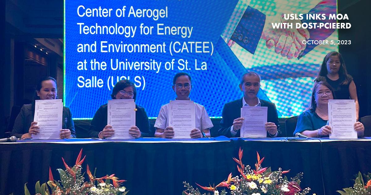 A group of people holding papers
Description automatically generated
