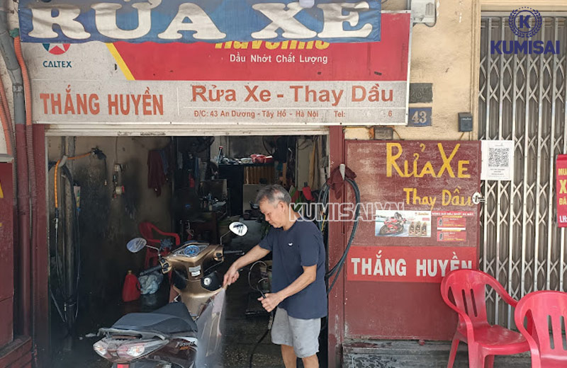 Tiệm chỉ chuyên rửa xe máy