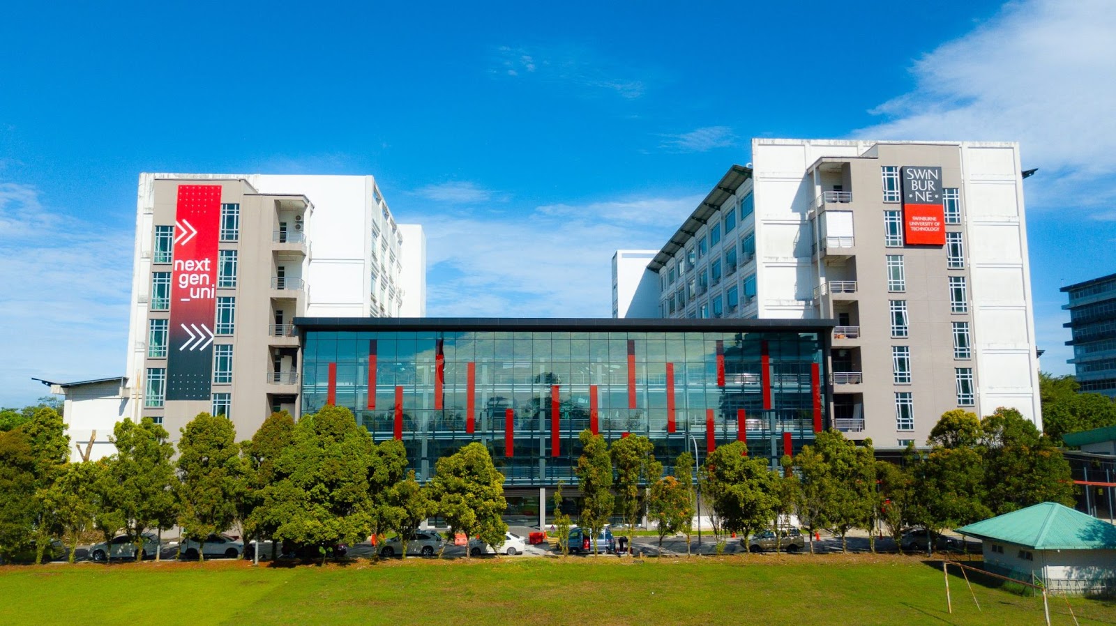 Swinburne Australia, Campuses, QS Ranking, Application Deadline, Application Fee, Courses, Scholarships, Orientation, and Notable Alumni.