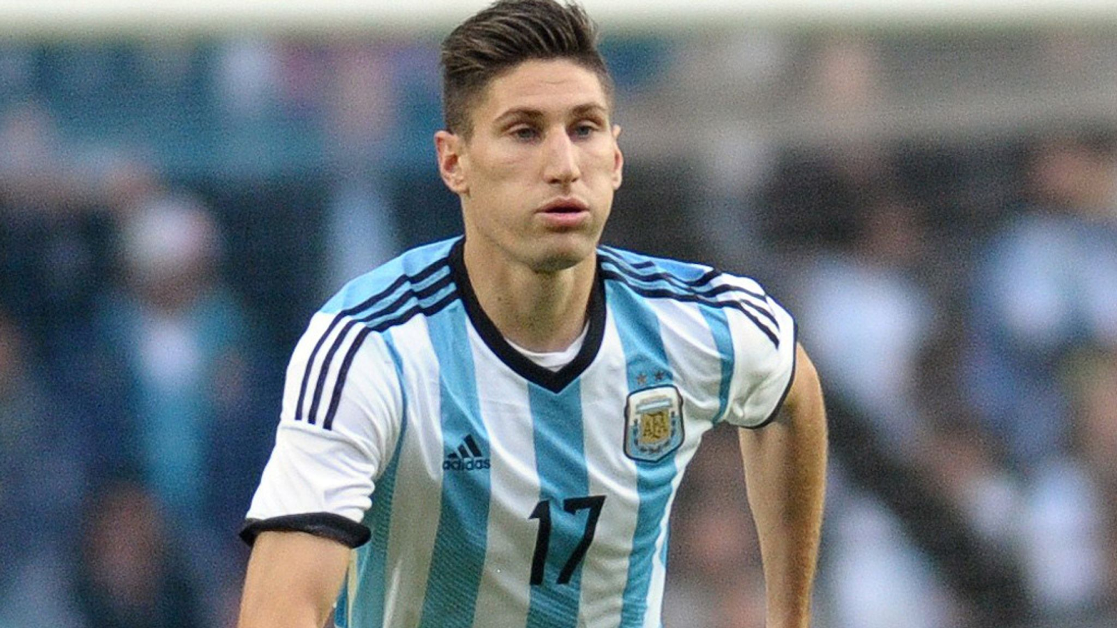 Federico Fernandez: Hành Trình Sự Nghiệp Của Một Ngôi Sao Bóng Đá