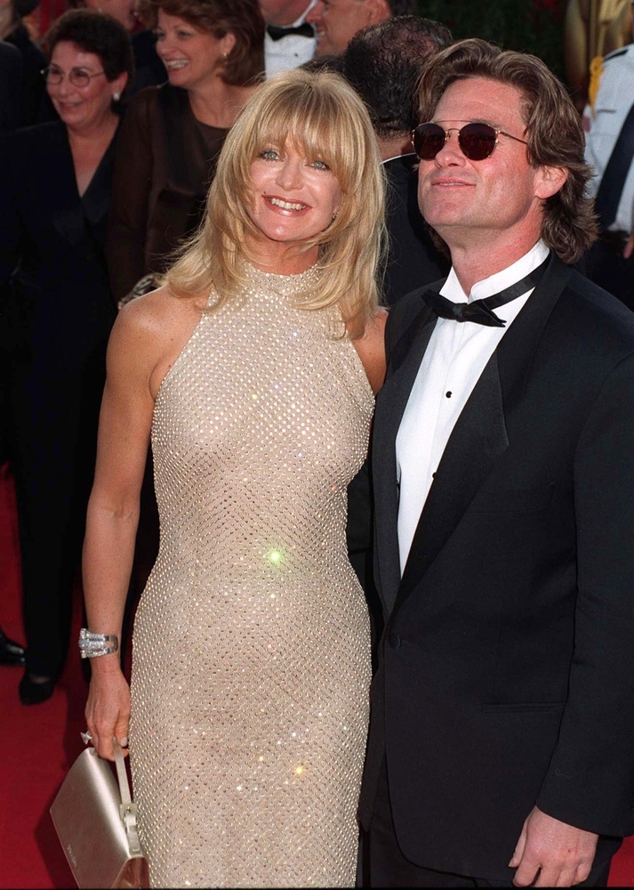 Goldie Hawn et Kurt Russell posent sur le tapis rouge. 