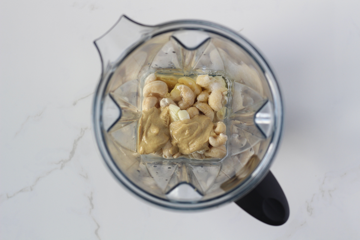 Cashew mayo ingredients in blender