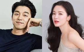 This contains an image of Gong Yoo, and Song Hye Kyo 