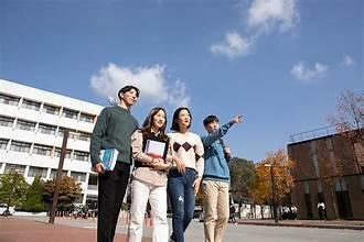 A group of people standing outside

AI-generated content may be incorrect.