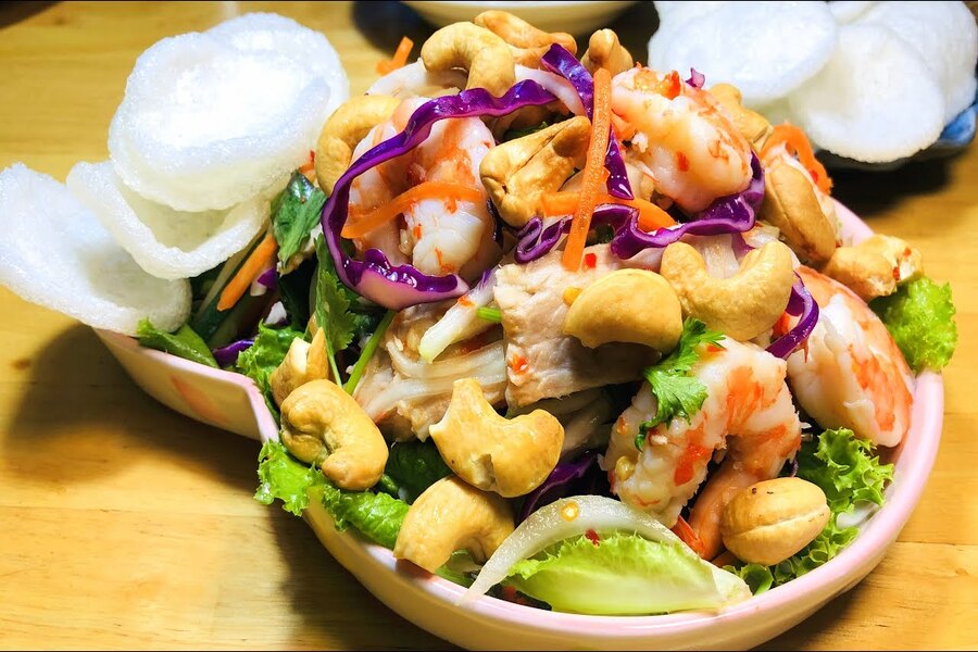 Cashew Salad is an attractive Binh Phuoc specialty dish with a unique flavor. Source: Youtube