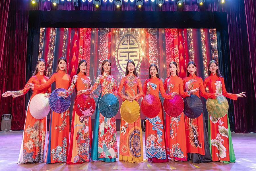 This show honors the cultural, aesthetic, and historical value of Ao dai 