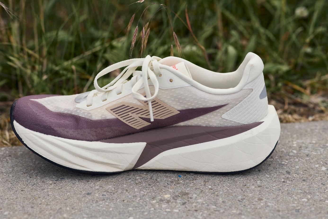 Ein Bild, das Schuh, Straßenschuh, Schuhe, draußen enthält.

KI-generierte Inhalte können fehlerhaft sein.