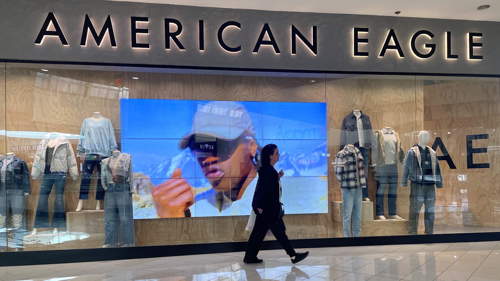 GLENDALE, CALIFORNIA - NOVEMBER 21: A shopper walks by an American Eagle store on November 21, 2023 in Glendale, California. Shares of clothing retailer American Eagle fell sharply after the company issued an unimpressive forecast for holiday sales. (Photo by Justin Sullivan/Getty Images)