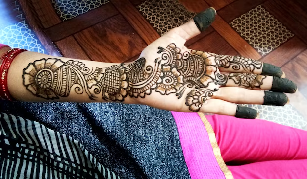 Mehendi Artist in Mumbai: Elevate Your Wedding Look with the Best Artistry