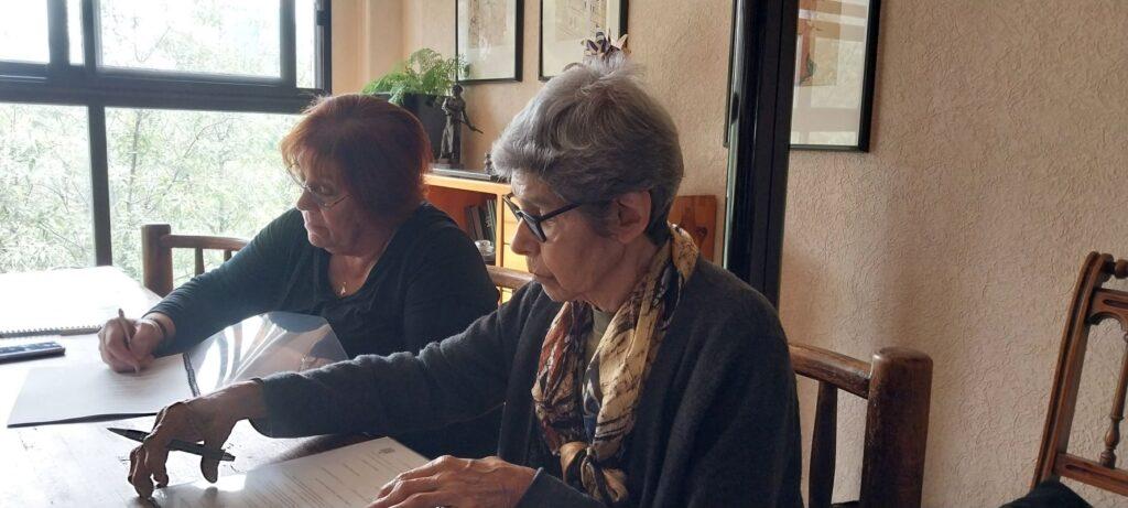 Hombre sentado en una mesa

El contenido generado por IA puede ser incorrecto.