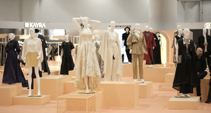 Mannequins in a store with different dresses and coats on display

Description automatically generated