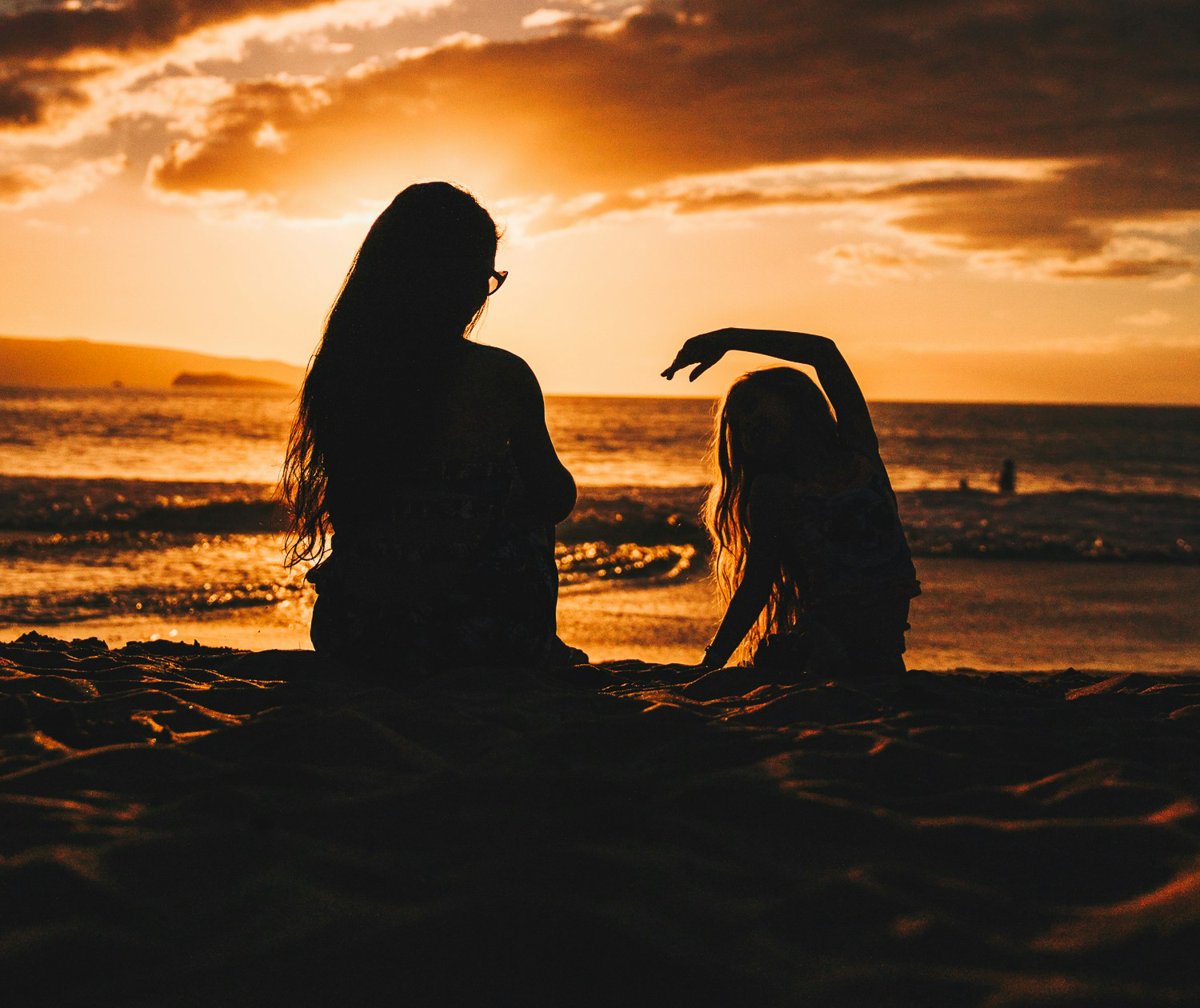 Beach Photo Poses: The Sunset Silhouette