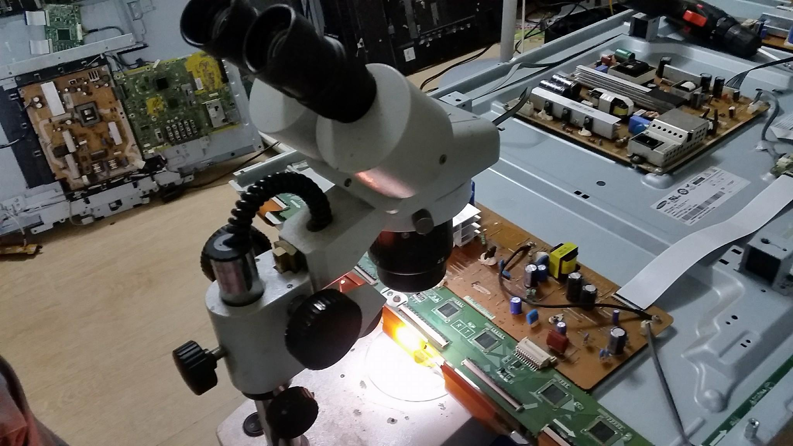 Sửa tivi tại nhà Đà Nẵng ở đâu uy tín? Chọn ngay điện tử điện lạnh Bá Thành
