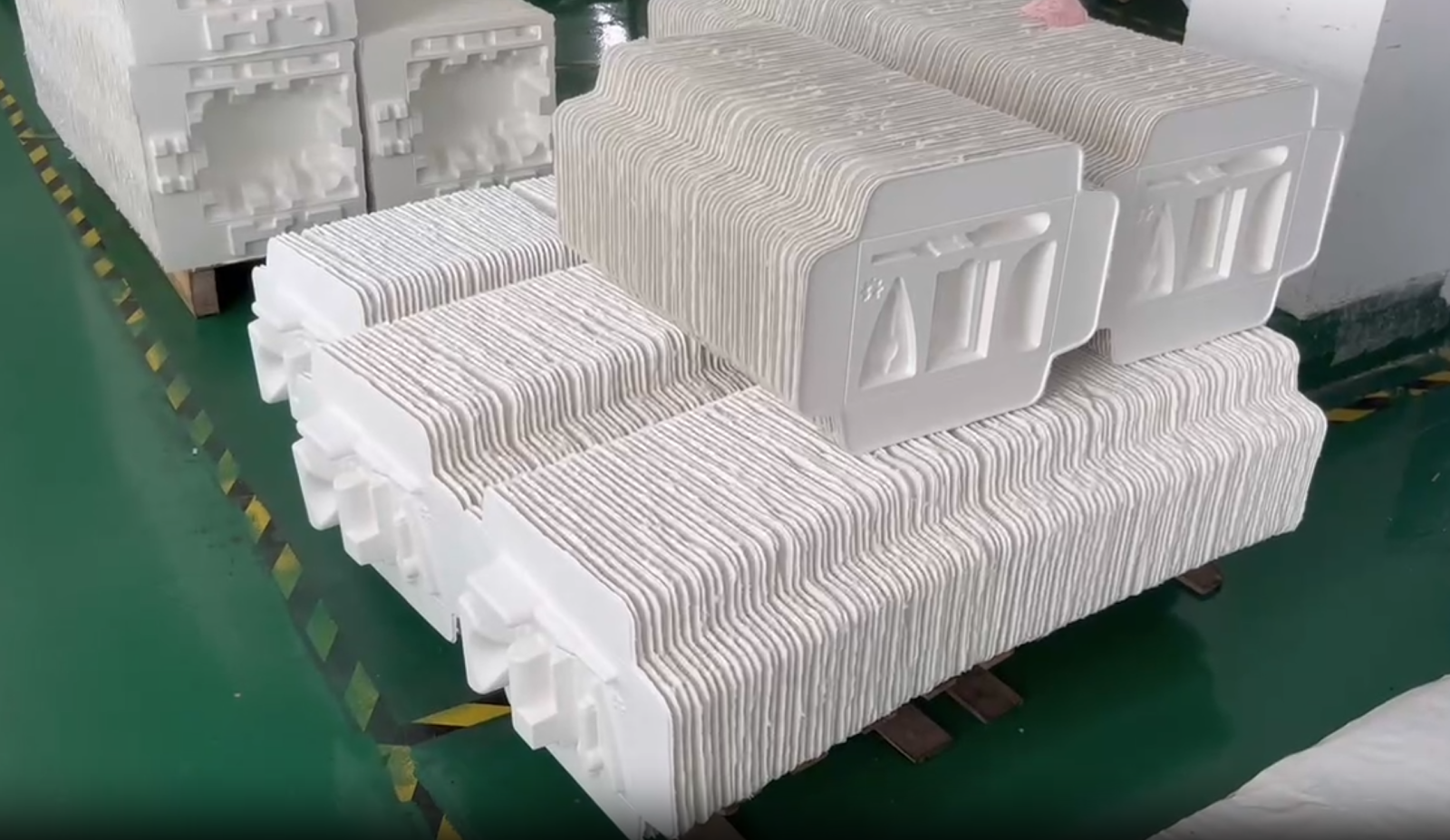 A stack of white objects

Description automatically generated