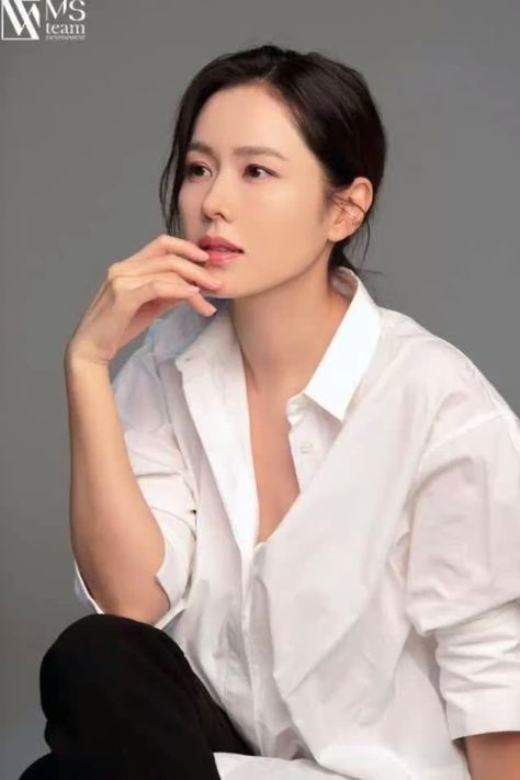 Son Ye-jin, on a white shirt and a black trouser 