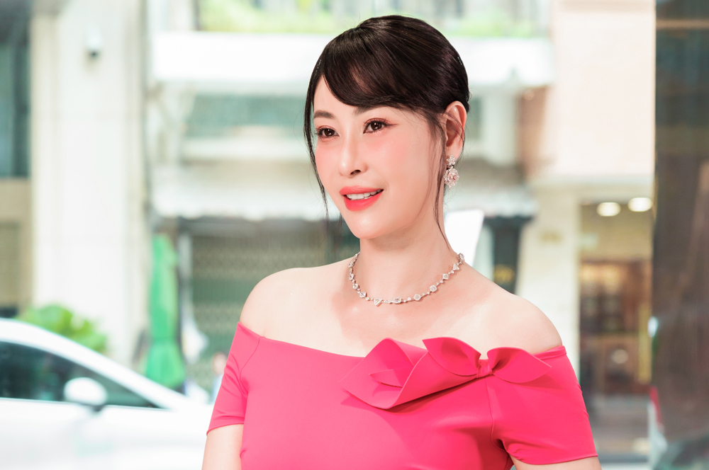 Hà Kiều Anh sang trọng với loạt trang sức kim cương của NTK Ngọc Đoàn - Ảnh 8.