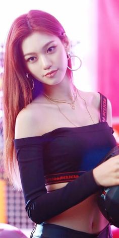 This contain an image of Weki Meki's Doyeon