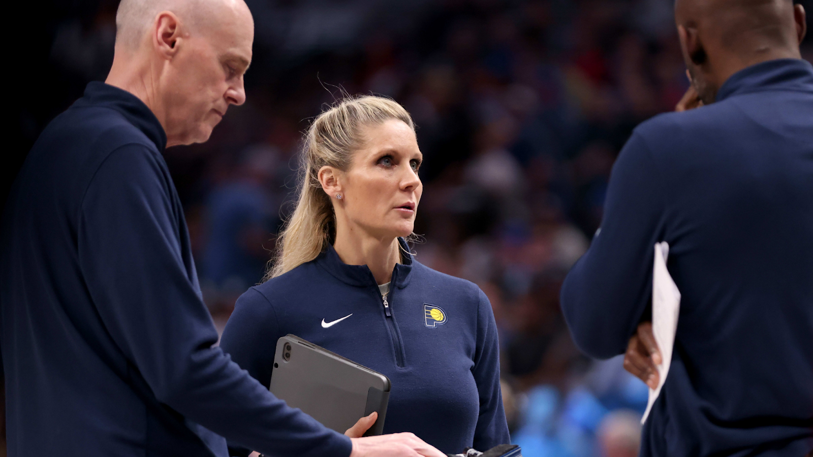 Jenny Boucek, assistant coach des Pacers, considéré comme une pionnière “qui a marqué à jamais la profession d'entraîneur NBA” d’après Rick Carlisle - crédit : Tim Heitman/GettyImages