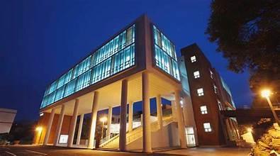 A building with a staircase and stairs

AI-generated content may be incorrect.