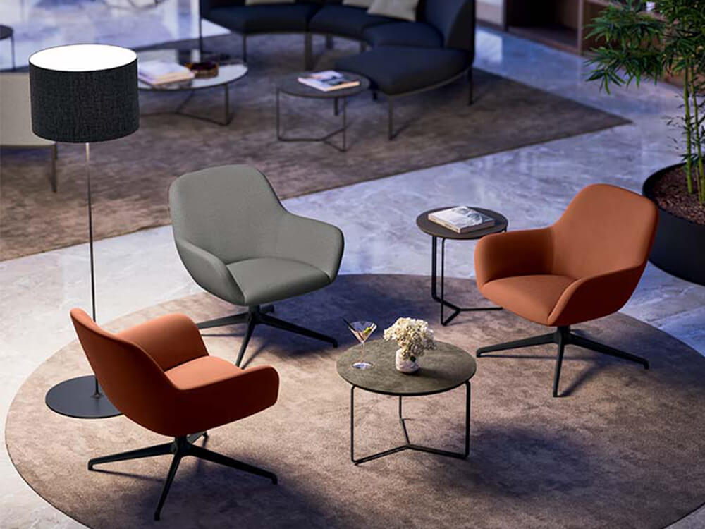 Breakout areas offer comfortable spaces for relaxation and informal collaboration, enhancing workplace well-being.