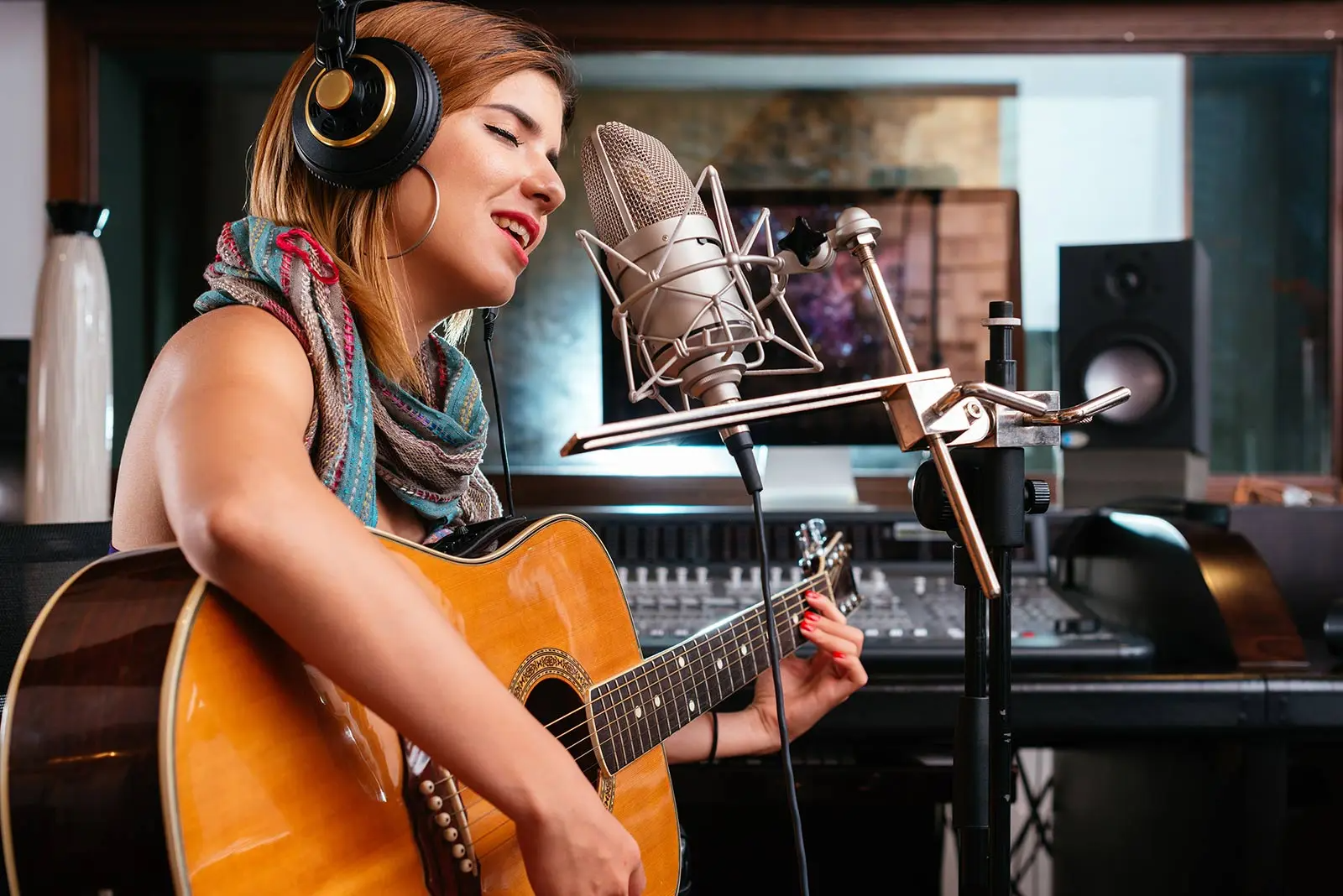 Find Your Unique Sound with Online Singing Lessons
