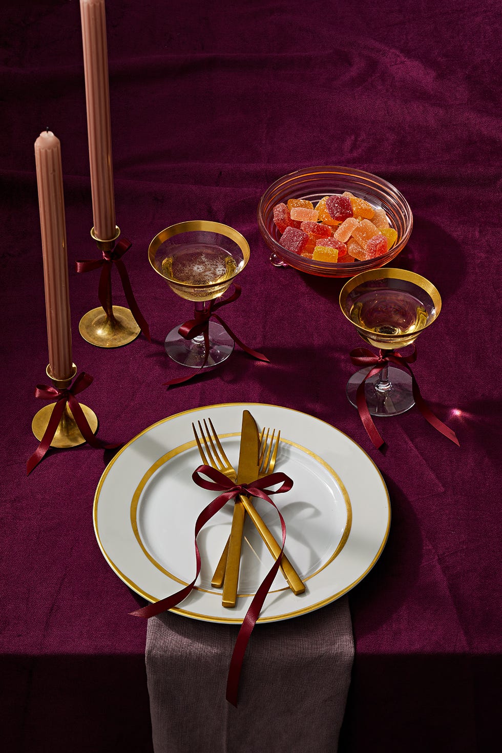 table setting with purple ribbons