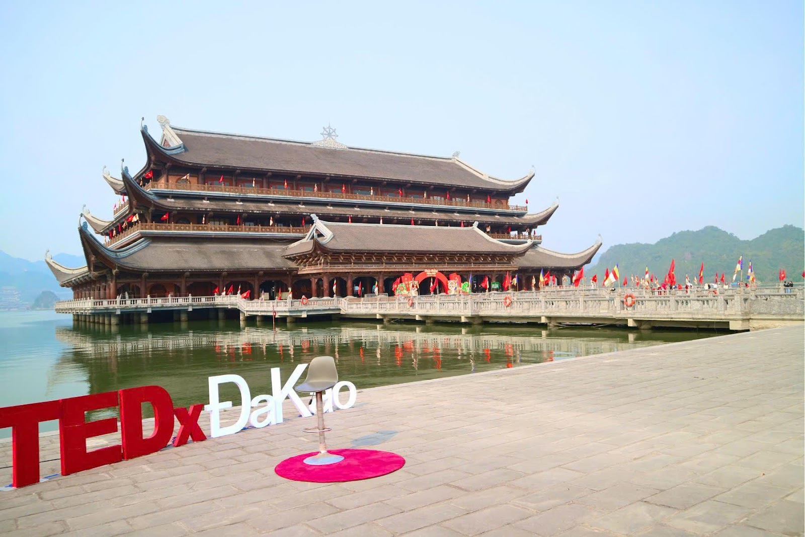 Quần thể Khu Du Lịch Quốc Gia Tam Chúc thuộc tỉnh Hà Nam xuất hiện trên sân khấu TEDx quốc tế.