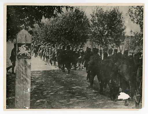 Совєтські війська переходять державний кордон Литви, 1940 р.