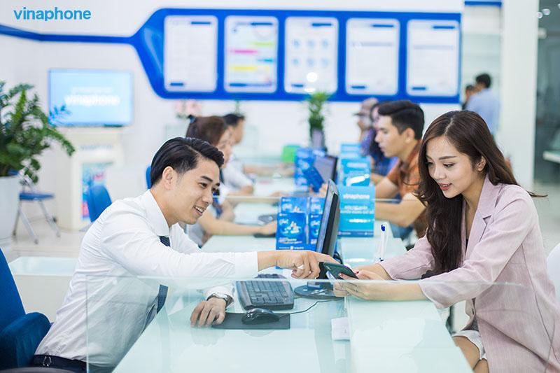 A person and person sitting at a desk with computers

Description automatically generated