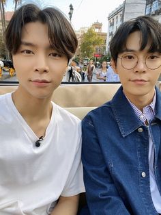 This contains an image of: Johnny and Doyoung
|(@NCTsmtown_127)