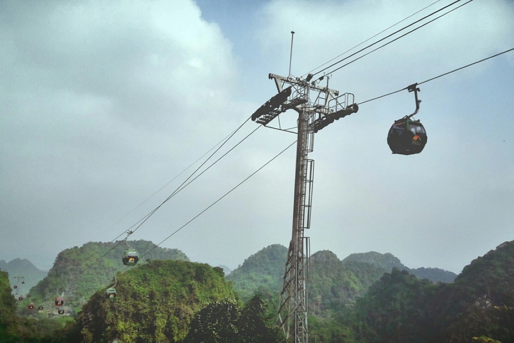 Giá vé cáp treo chùa Hương được cập nhật mới nhất năm 2025